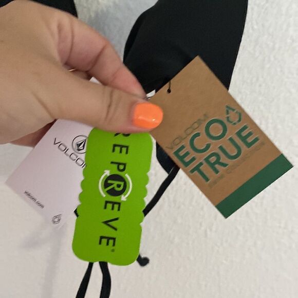 NWT- Volcom black simply seamless triangle bikini top- Size medium - Picture 6 of 12